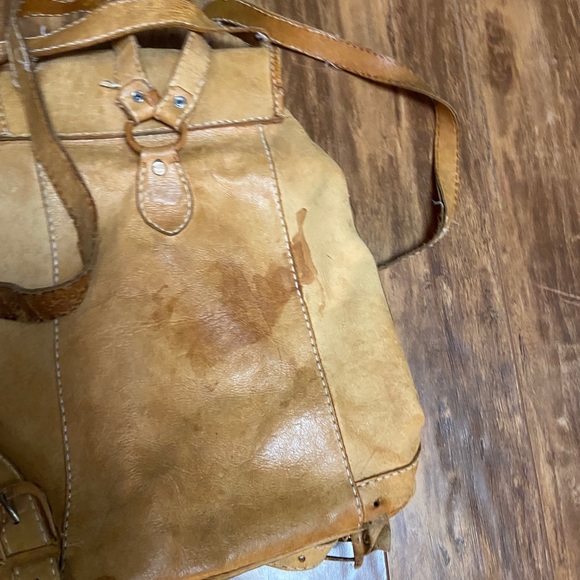 SOLD do not buy. Thrashed vintage leather backpack - Picture 6 of 9